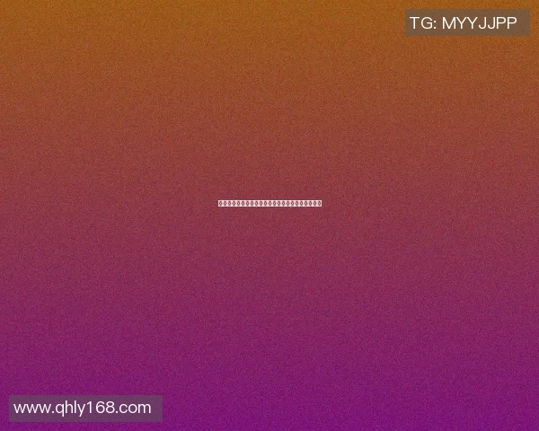 篮球巨星激情挥拳展现斗志与决心引发全场热烈反响